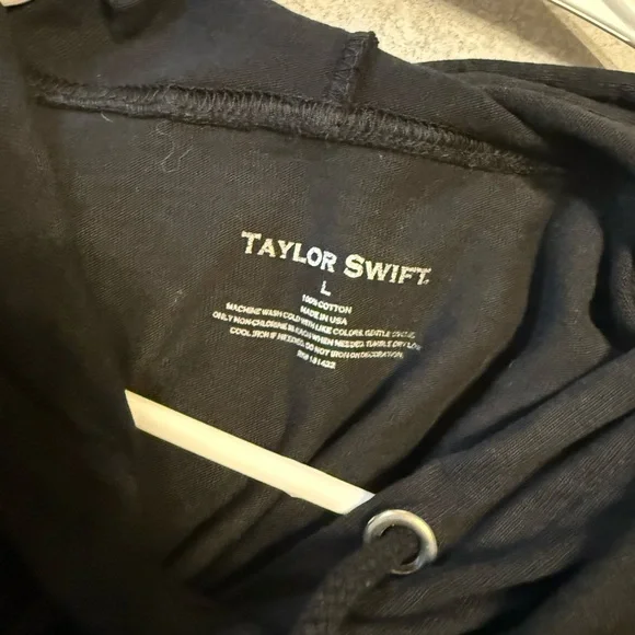 Taylor Swift Reputation Hoodie - Picture 4 of 4